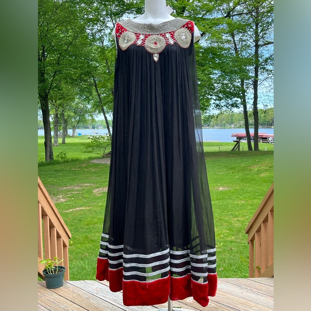 NWT Minahil glamorous beaded and sequined maxi M